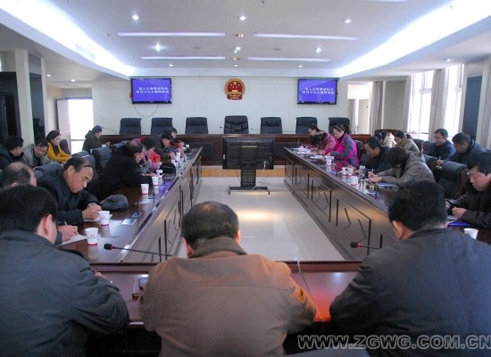 市人大机关组织党员学习党的十八大精神