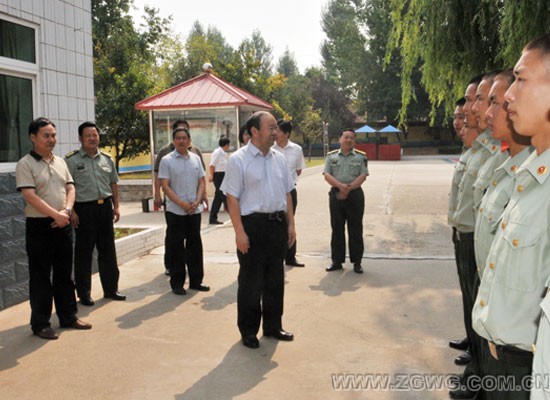 市委书记高永华等走访慰问驻舞部队官兵和优抚