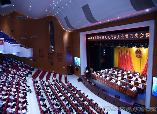 市十届人大五次会议举行第二次全体会议4.jpg
