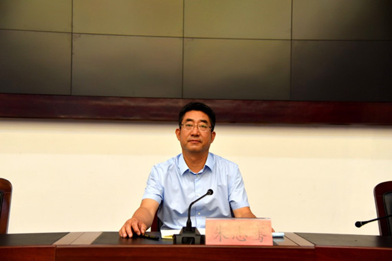 我市组织收看平顶山市“万人助万企”、招商引资、重点项目观摩点评暨一季度经济运行分析电视电话会 (2)_副本.jpg